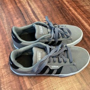 Adidas. Boys Adidas Size 5 Youth